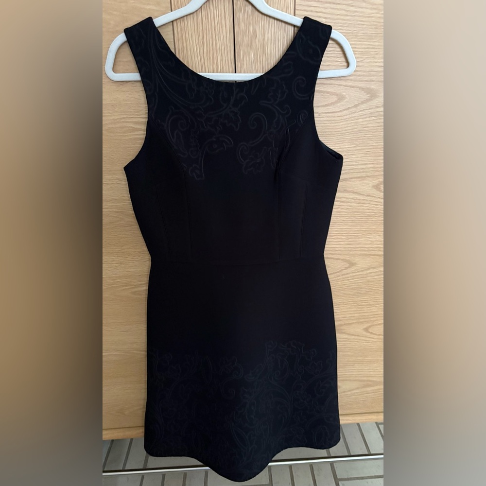 Women’s Vera Wang Black Floral Pattern Embossed Scuba Cocktail Dress - Size 10